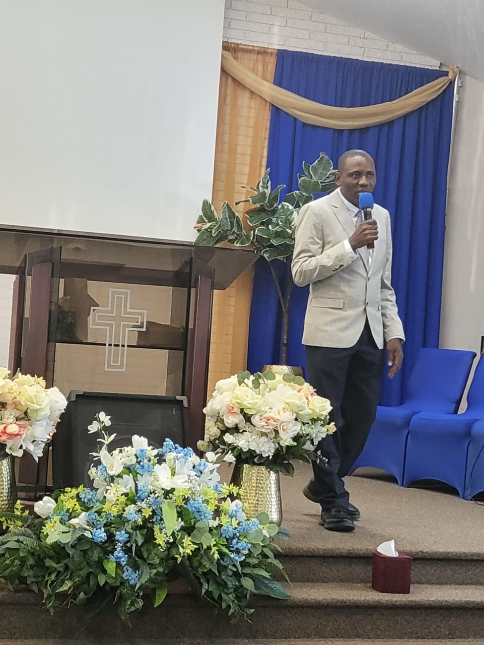Morris Gargar speaking to a congregation